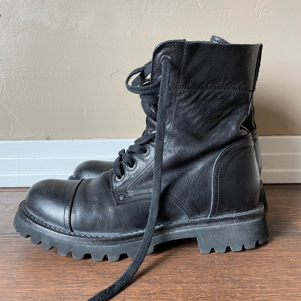 moma lace up boot